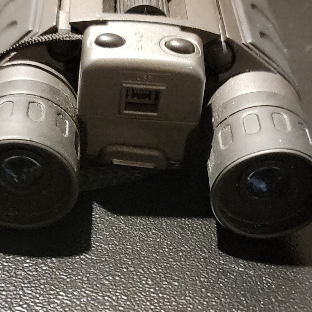 Famous Trails Bino-Camera DCB-822 8x22 Binocular & Digital Camera Untested