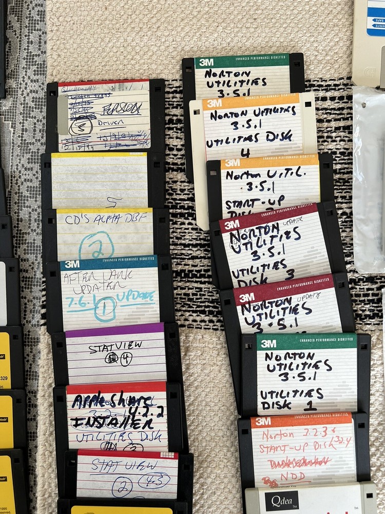 87 Diskettes Floppy Disk Vintage Macintosh Software & Cabinet