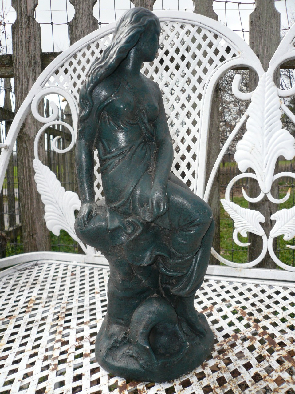 EXQUISITE MAIDEN ROCK SEASHELL VINTAGE CEMENT/CONCRETE GARDEN ORNAMENT 16" TALL