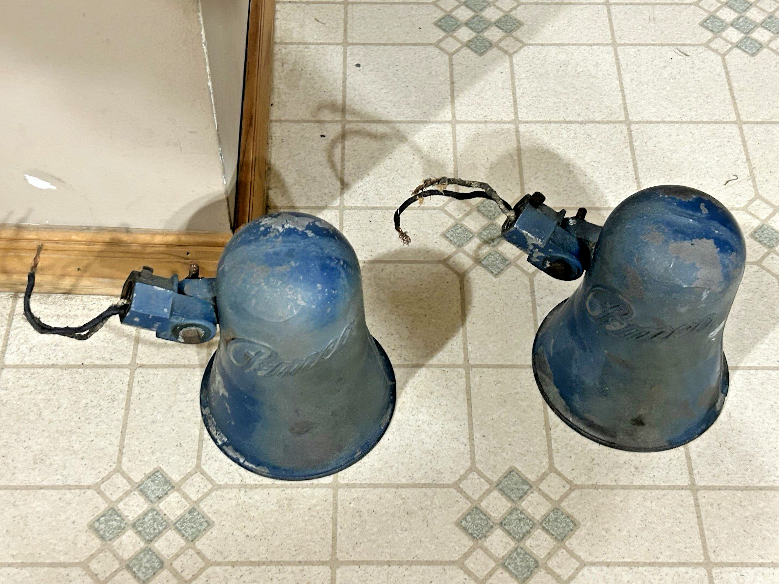 VINTAGE GARAGE SEVICE STATION GAS PUMP LIGHTS OLD VINTAGE PEMCO LIGHTS