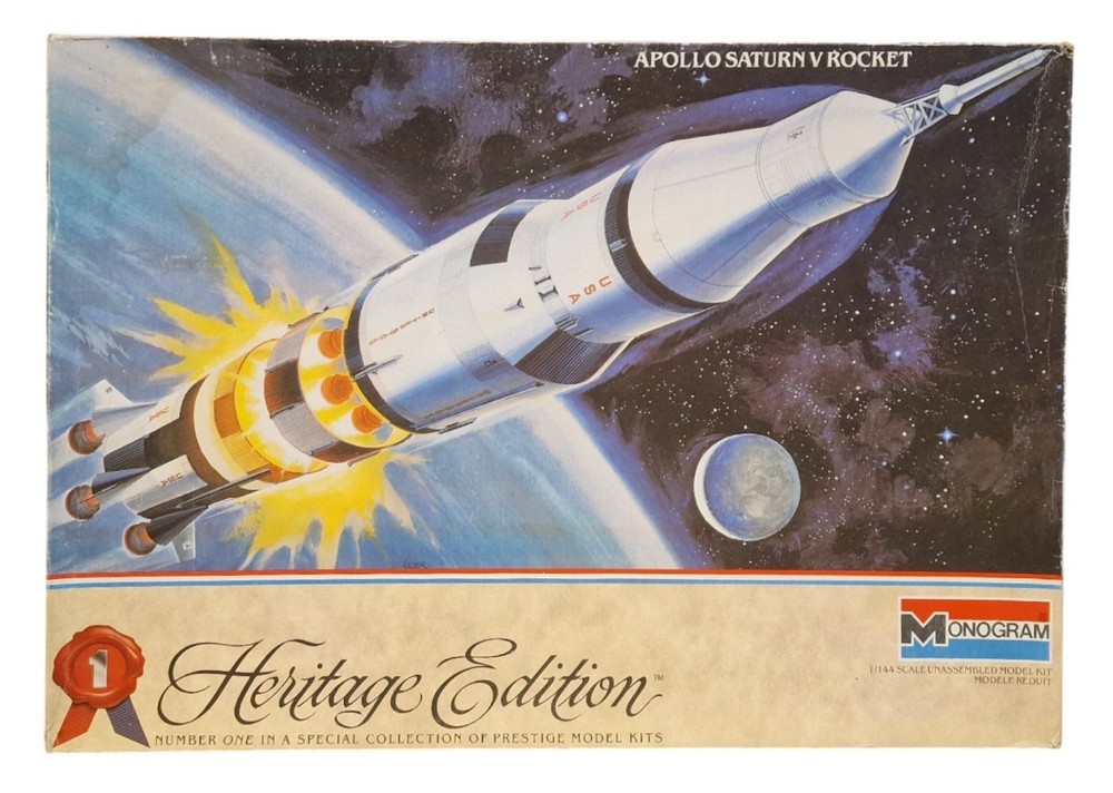 Space : Apollo Saturn V Rocket & Apollo Spacecraft command/service modules kits
