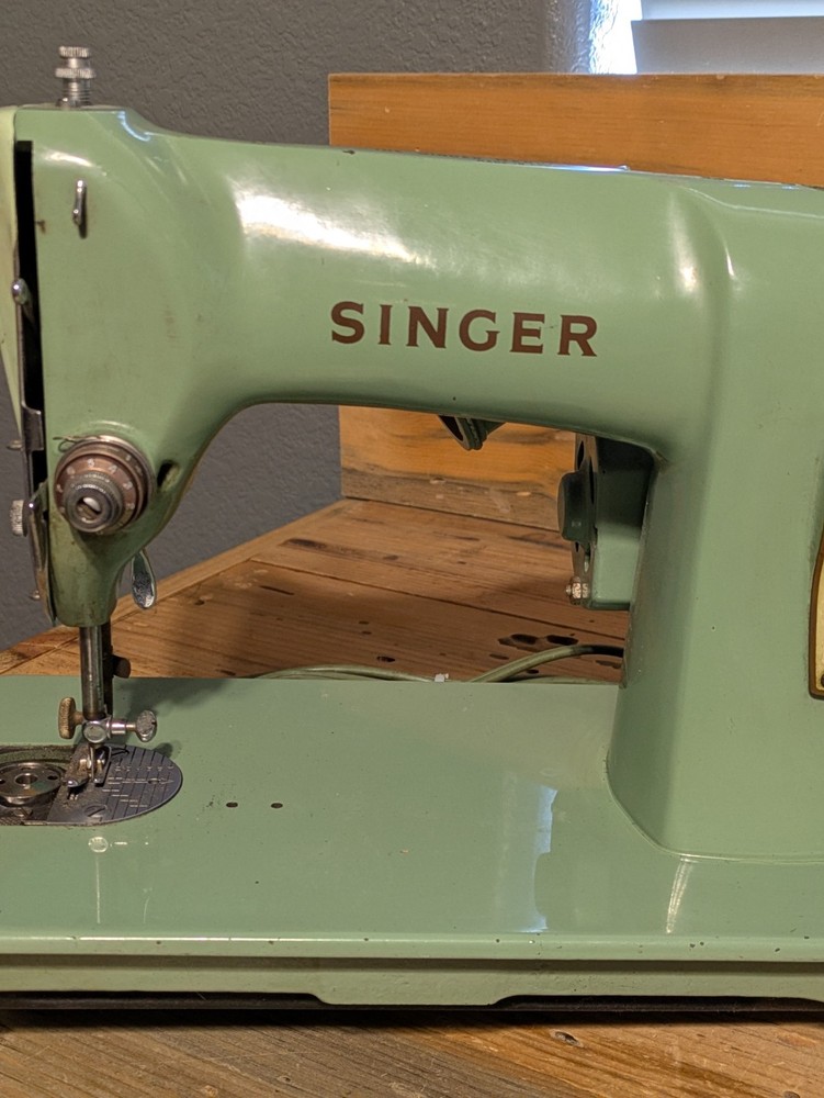 SINGER Model 185J Sewing Machine