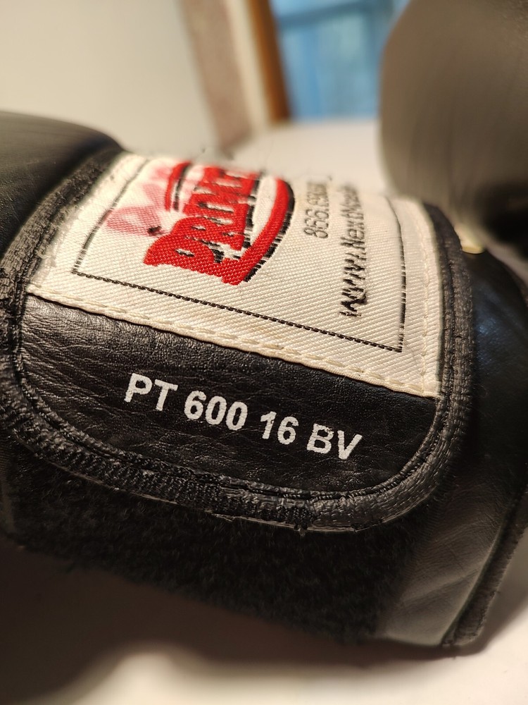Primetime Boxing Gloves. 16 oz. PT 600 16 BV. Hook and Loop.