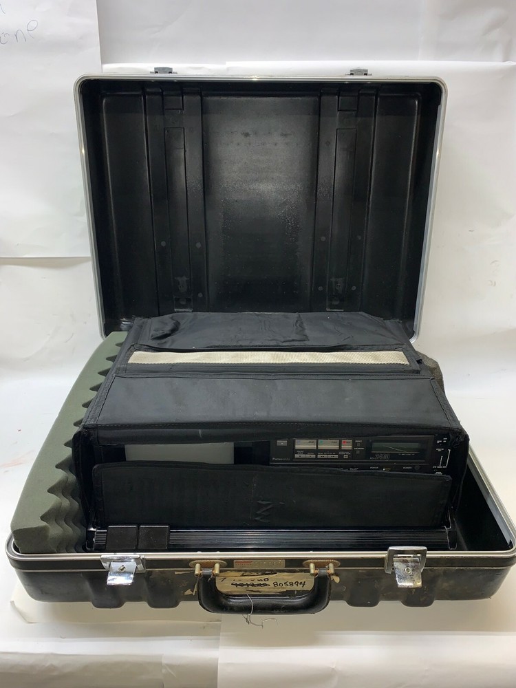 MACHIDA VIDEO SYSTEM, MCV-2000,  21" x 23" x 10" CASE DIM.