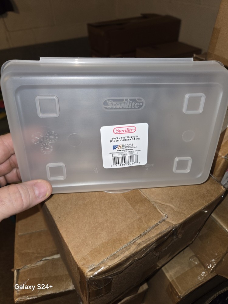 Sterilite 1722 Clear Plastic Storage Box for Beads with Compartments