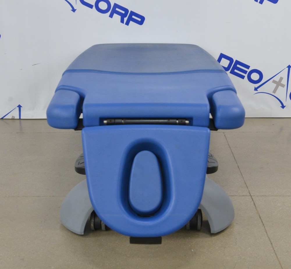 Chattanooga Adapta Summit 7 3322 Physical Therapy Table