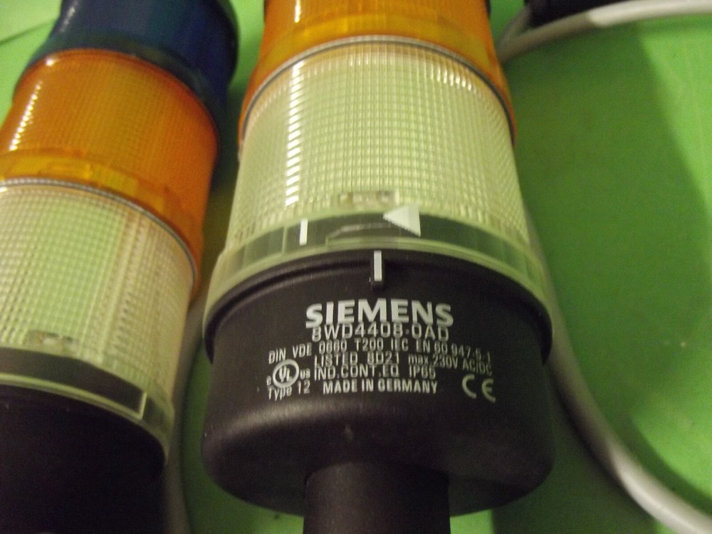 Siemens 8WD4408-0AD stack light + Cable + Connector