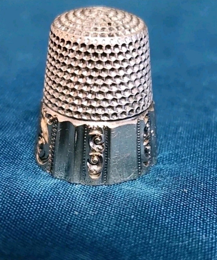 Vintage SCROLL PANEL BAND THIMBLE - KETCHAM & McDOUGALL (SIZE 7)Sterling Silver