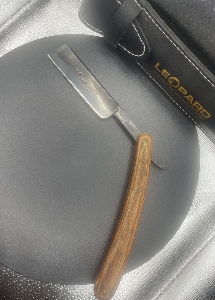Leopard Straight Razor Wooden Handle with Case