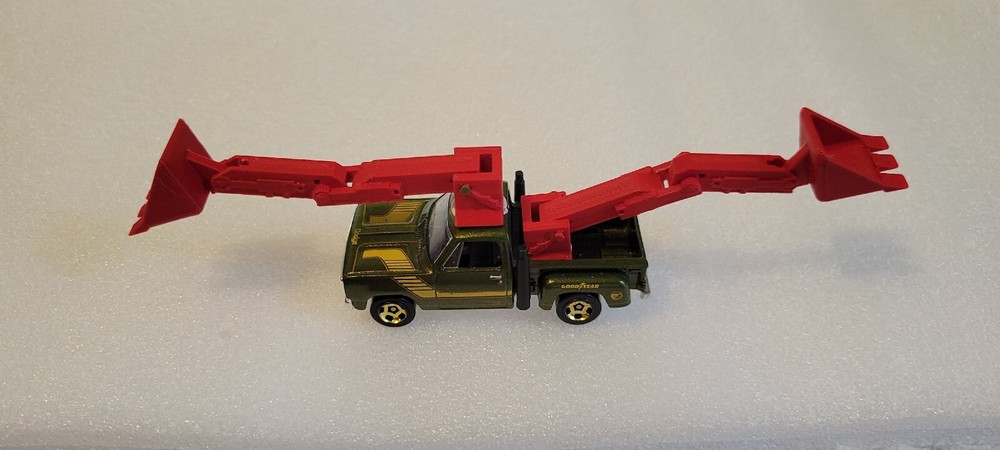 Gasland, MadMax, Front Loader with 3 bendable, movable points. 3d printed Red