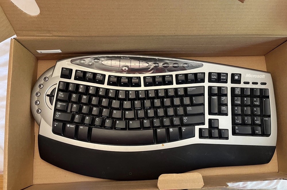 Microsoft Advanced Ergonomic Wireless Laser Desktop 4000 Keyboard Mouse G2U