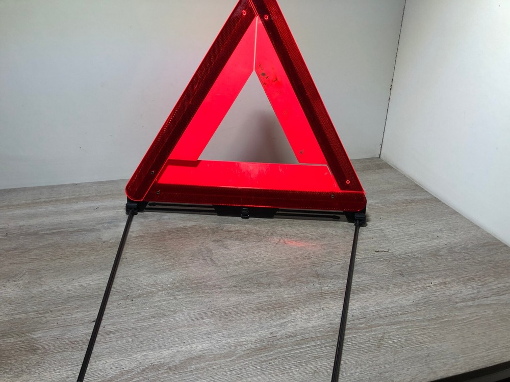 2008 MERCEDES C CLASS C200 HAZARD WARNING TRIANGLE