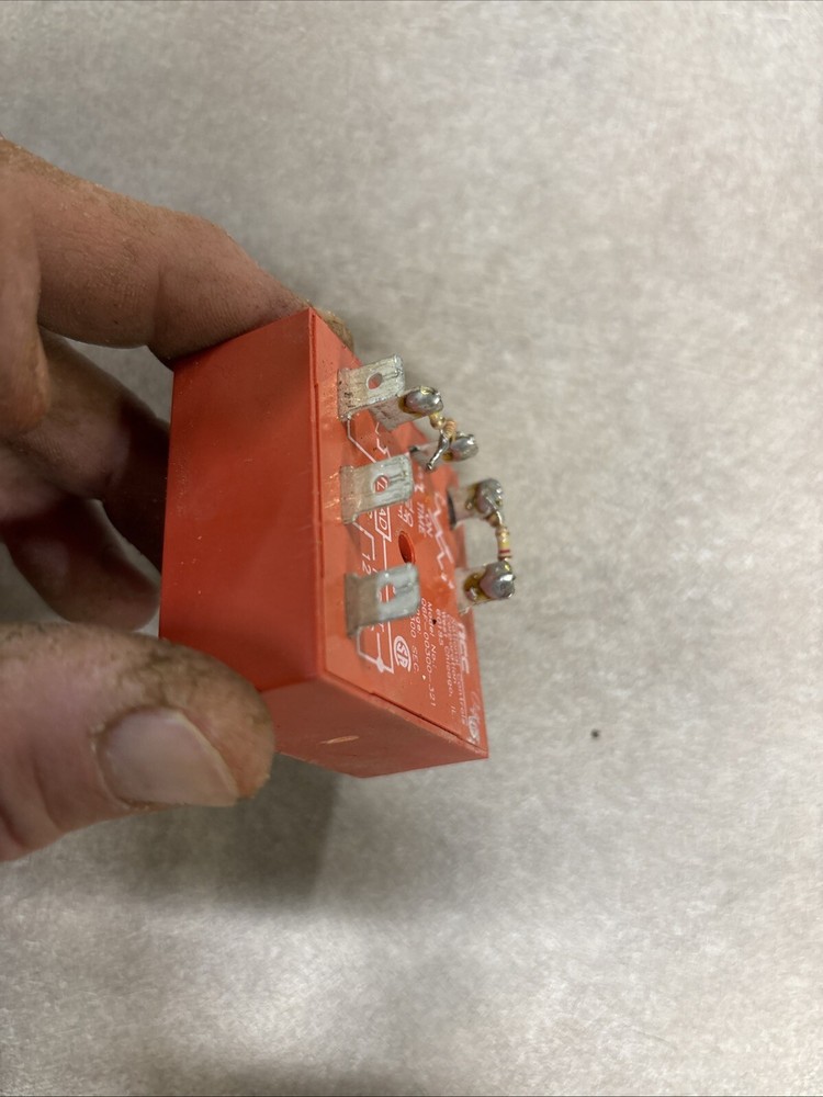 NCC #Q6F-00300-326 SOLID STATE TIME DELAY RELAY (15-300 SEC. RANGE) K125