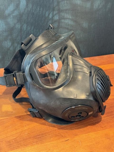 AVON C-50 PROTECTIVE GAS MASK SIZE MEDIUM