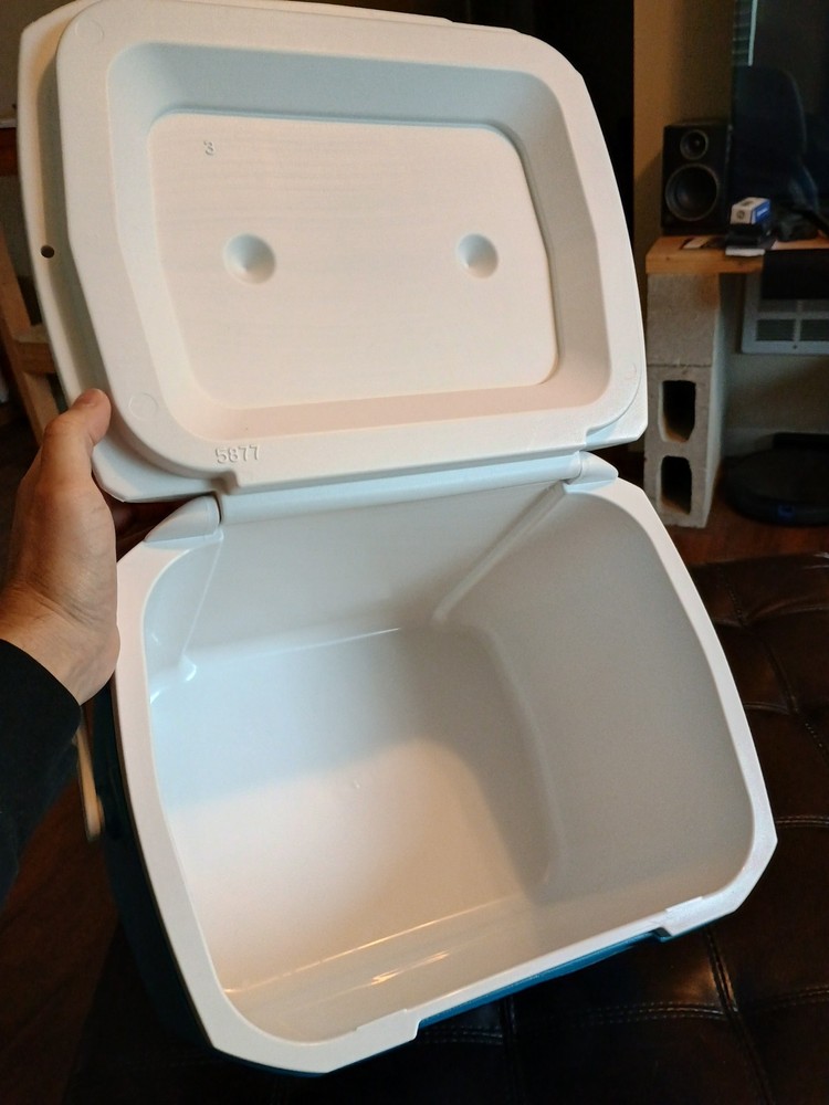 Coleman 16 qt cooler