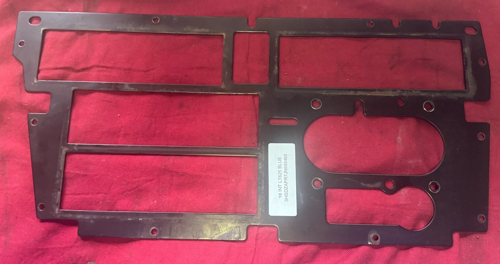 2018 INTERNATIONAL DASH MOUNTING PLATE 3765136