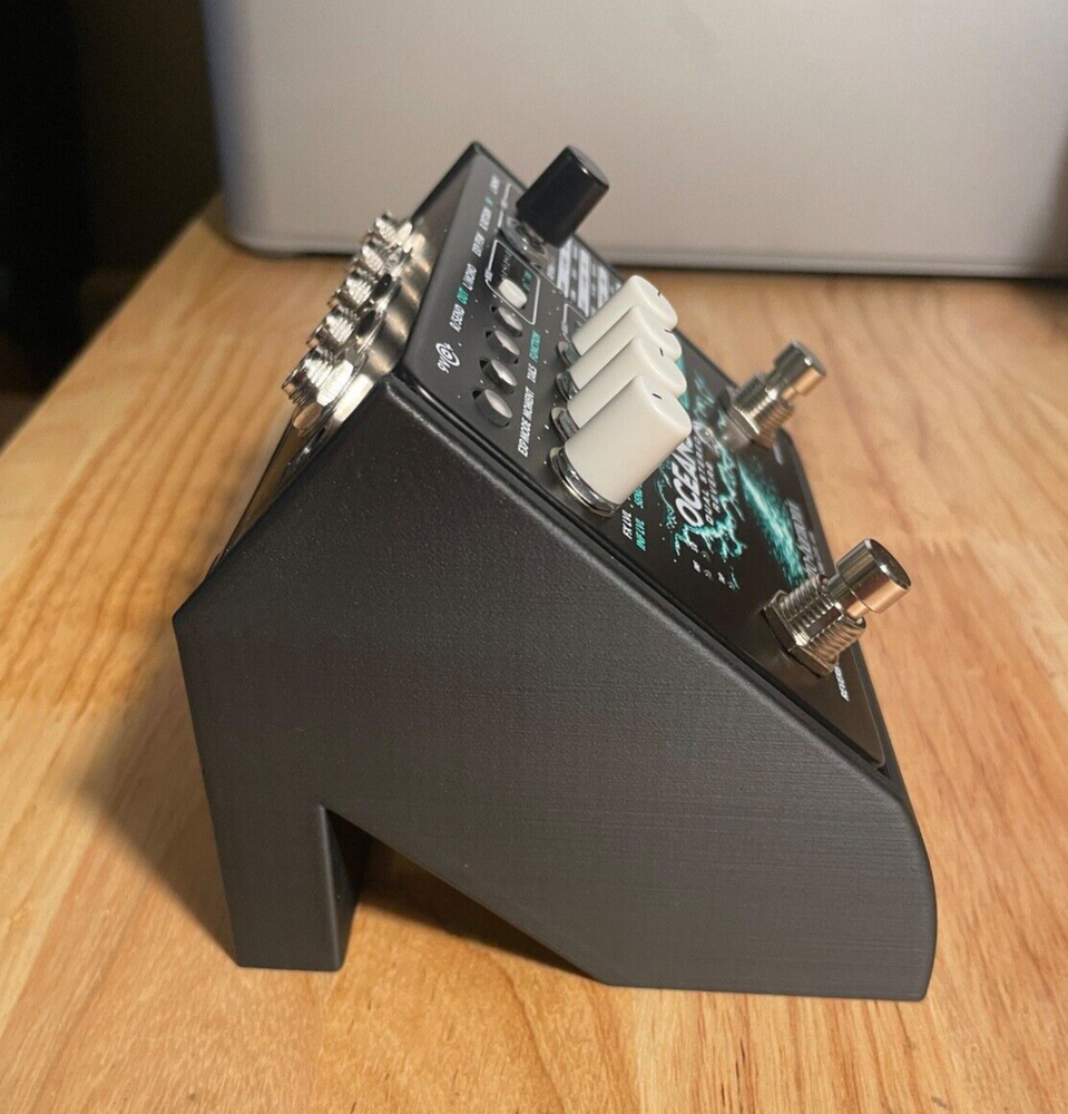 Electro-Harmonix Oceans 12 Desktop Stand - 3d Printed - Black with Side walls