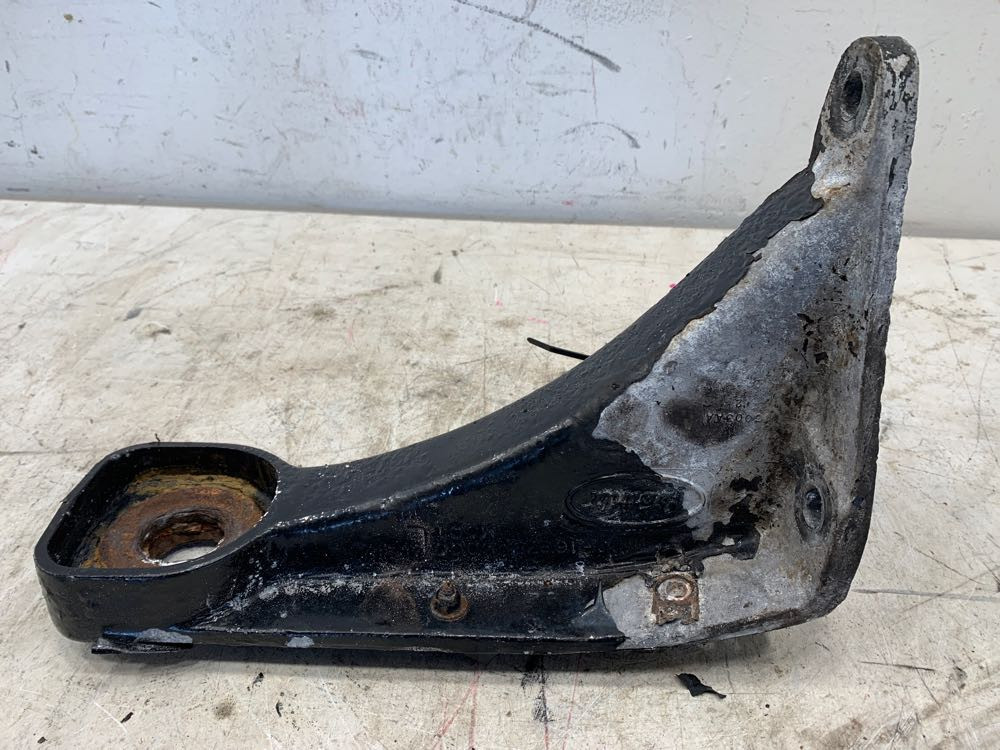 2009 Peterbilt 335 Cab Mount (630-10701)