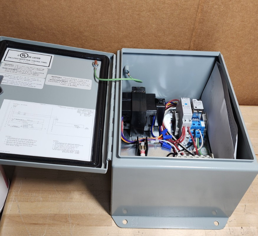 Berner International Enclosed Industrial Control Panel SLC07-1072AA-BK    *PI