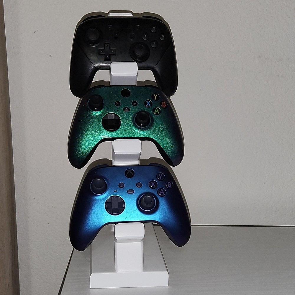 White Wooden Ergonomic Controller Stand, Holds 3 Controllers