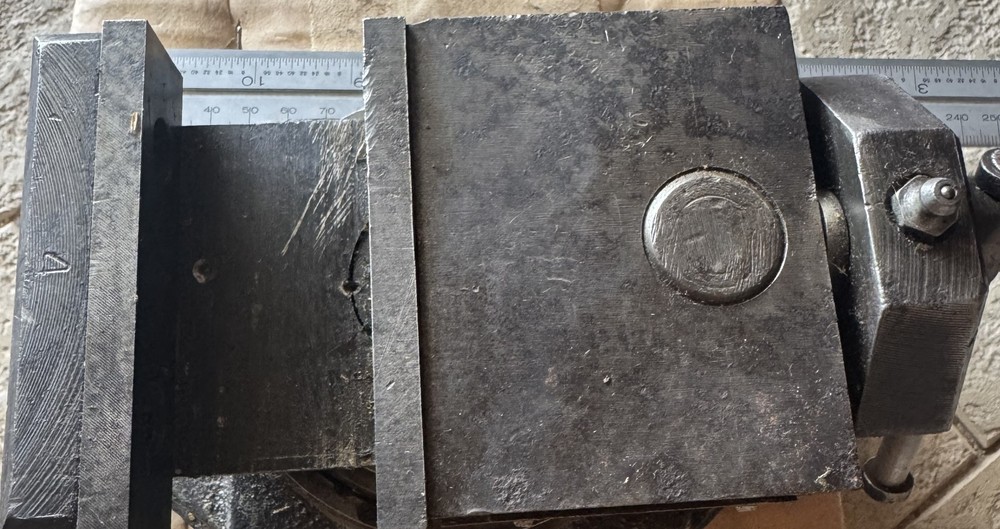 Pprecision machine vise with micro-feed USSR