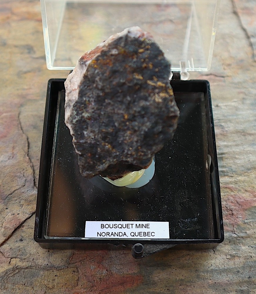 Micro mount gold specimen from Noranda, Quebec