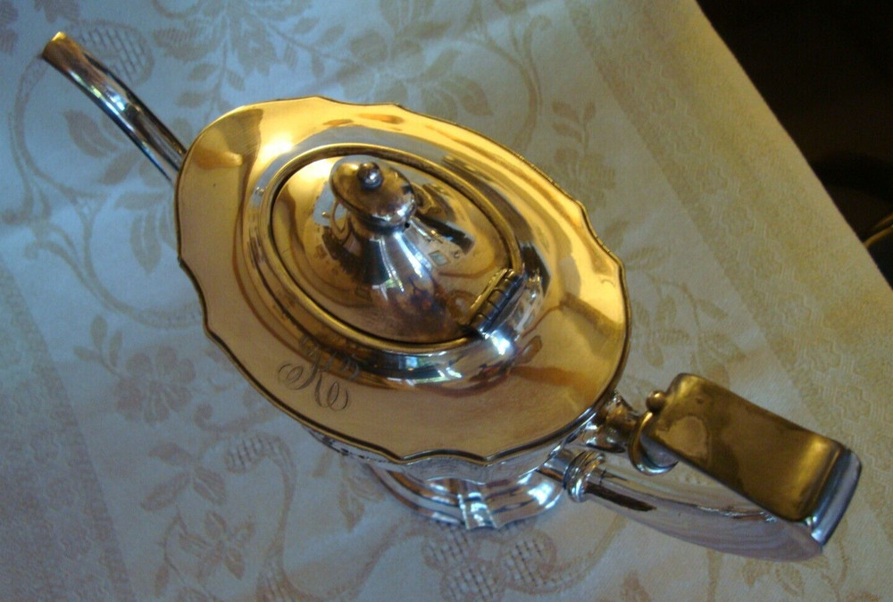 MERIDEN SILVER PLATE 1921 TEA POT, LARGE 11"