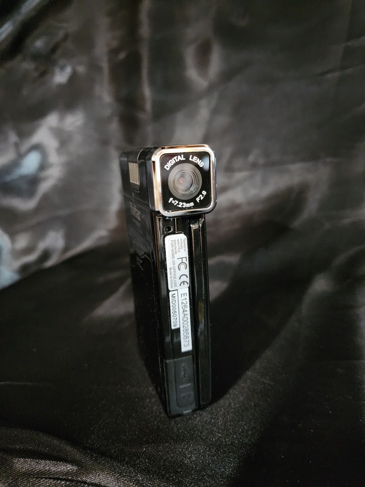 Vivitar DVR 865HD High Definition Handheld Camcorder