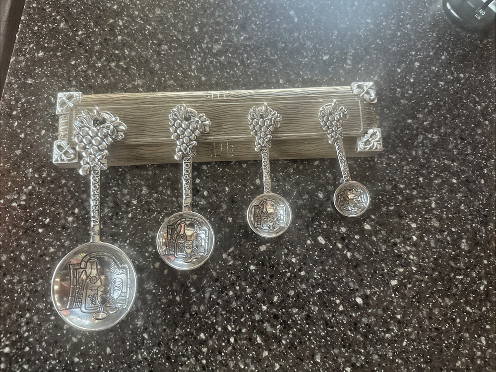 Ganz 5 piece Measuring Spoon Set with Storage/Display Rack, Wine & Grape Theme