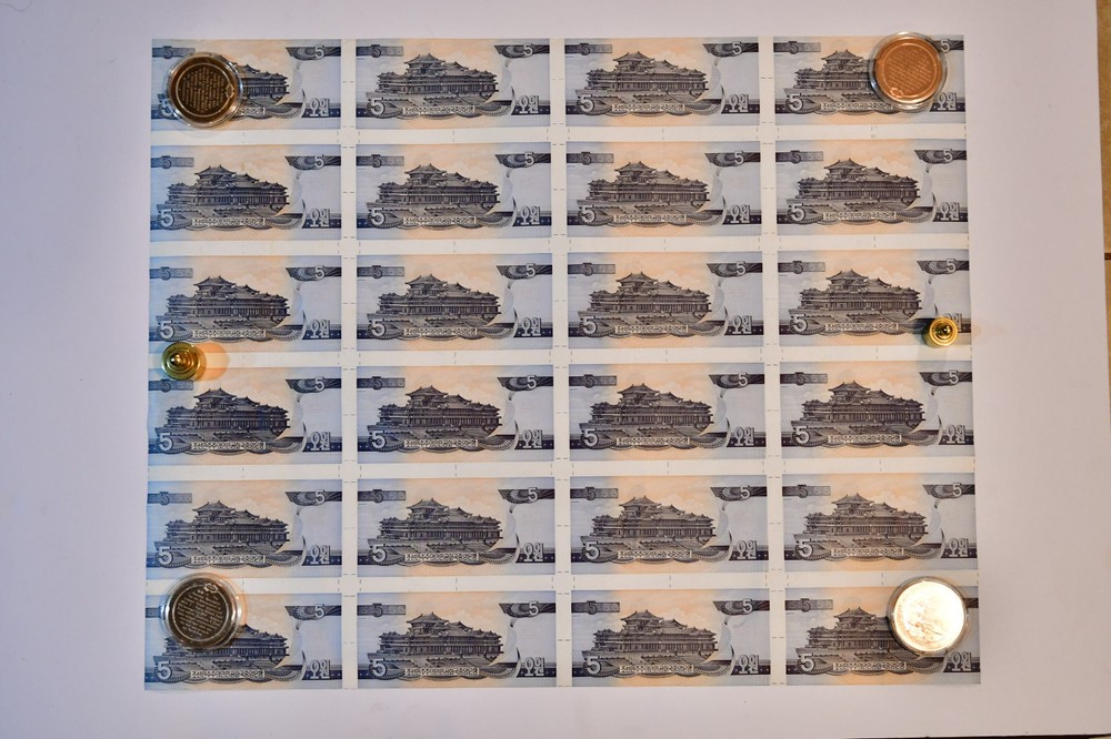 5 Won 1998 Specimen uncut sheet 0f 24 solid fancy Serial number 0000000..!