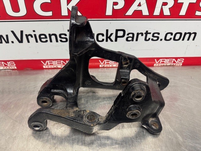 KENWORTH 25521025 REAR CAB MOUNT RH