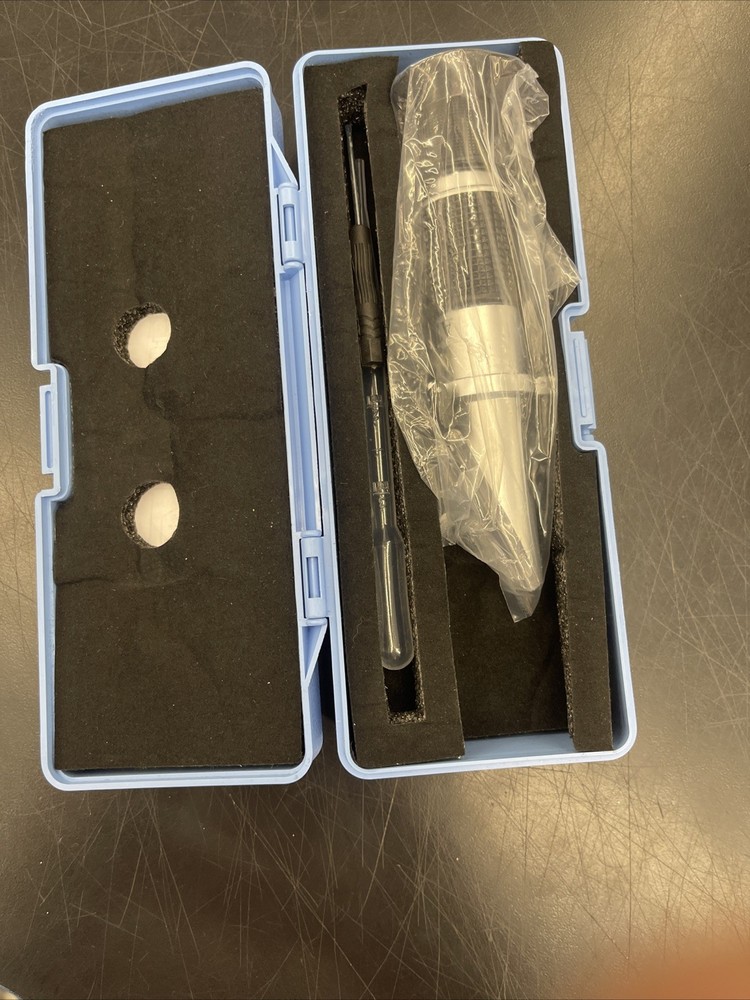 REED INSTRUMENTS R9600 Salinity Refractometer, 0-28% with ATC, +/-0.2% Accuracy