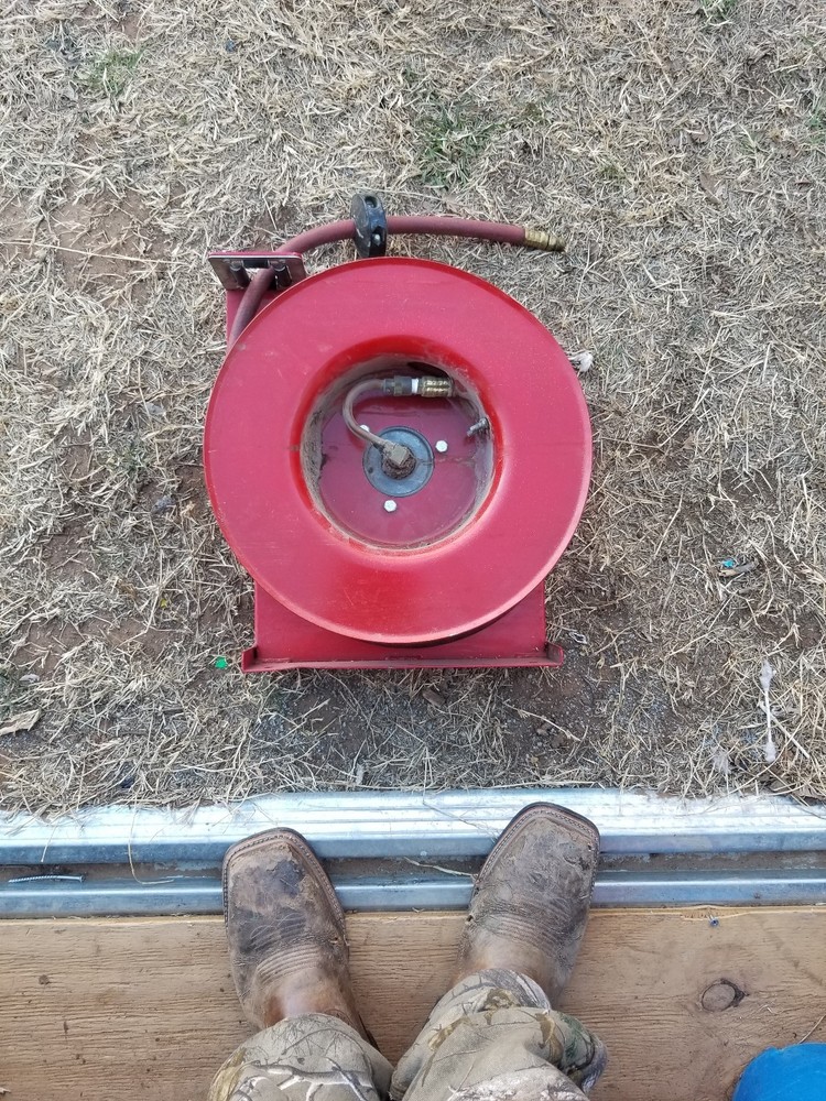 Air hose reel retractable used