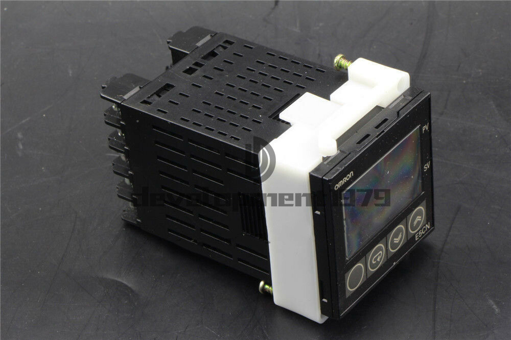 ONE NEW Omron E5CN-C2T 100-240VAC Temperature Controller