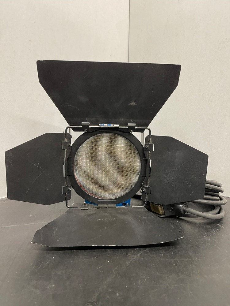 ARRI 650W PLUS Tungsten Fresnel Light
