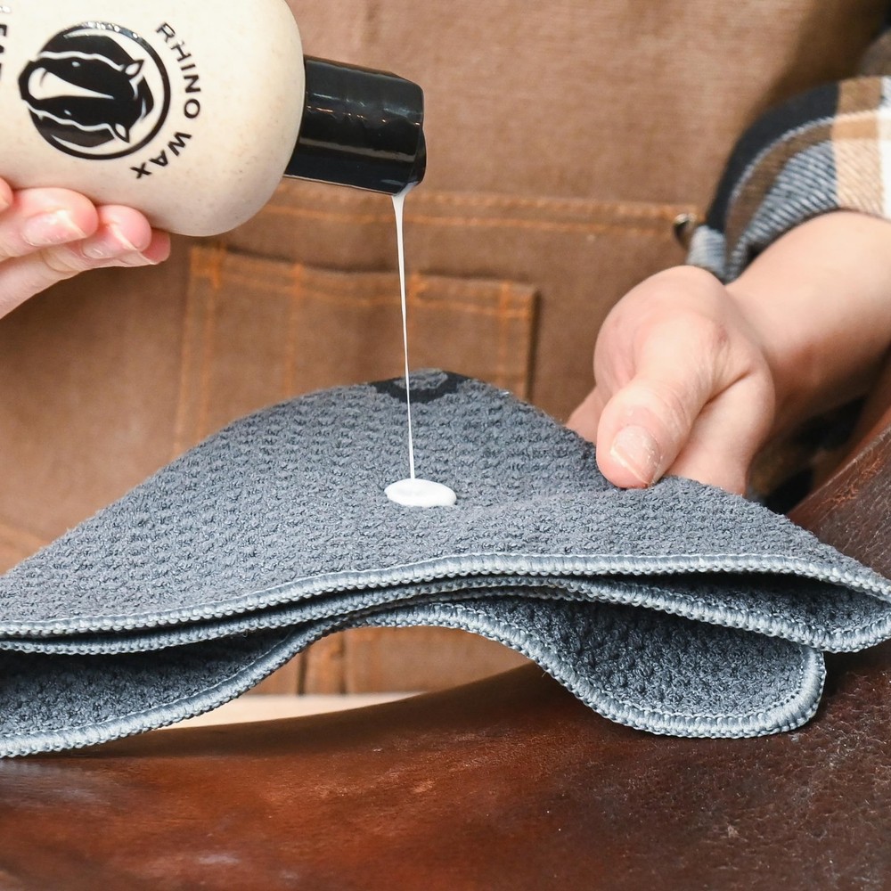 Saddle Cleaning Kit (Saddle-Soap + Leather Cleaner + Brushes + Cloths) - Clea...