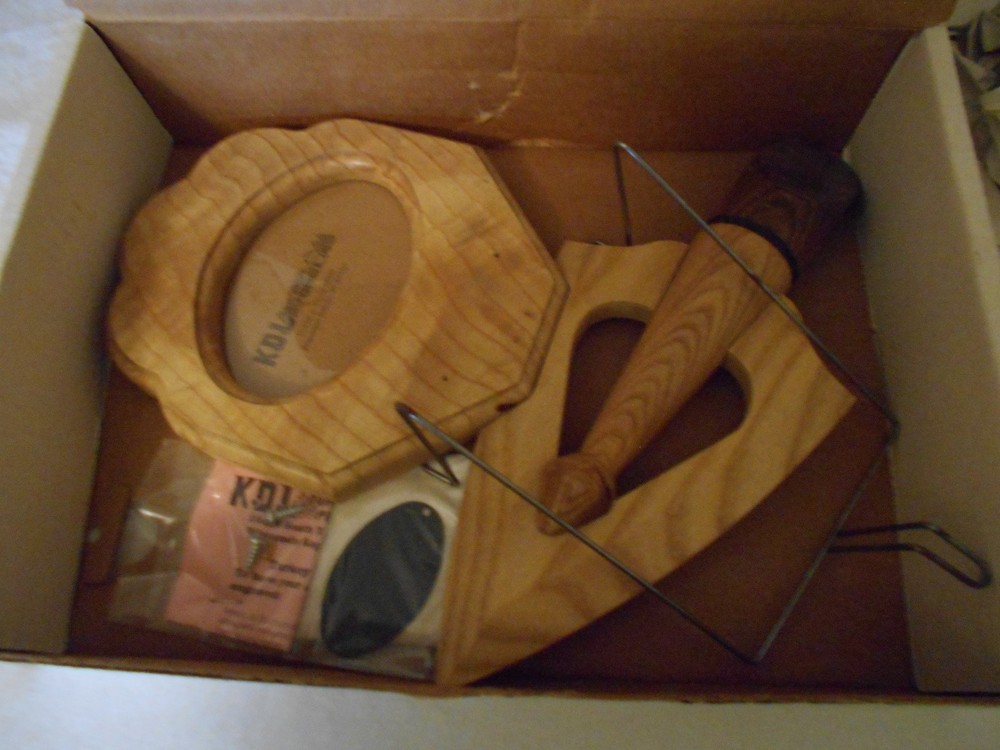 TROPHY MOUNTING KIT STILL IN BOX