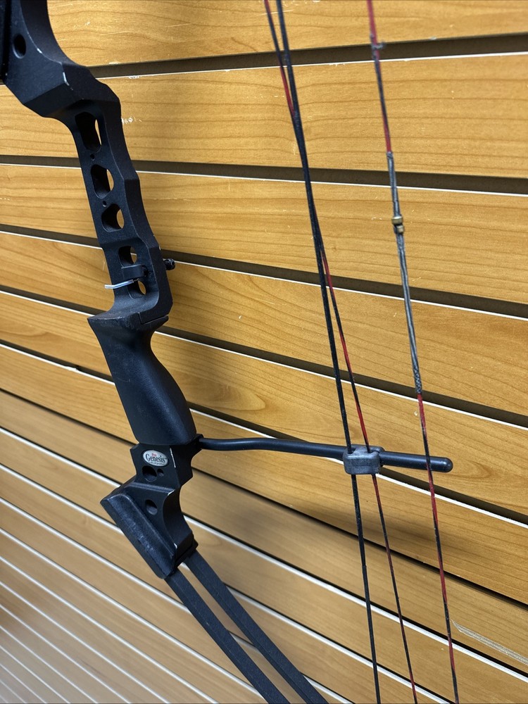 Genesis Pro Compound Bow - 25# Max - RH