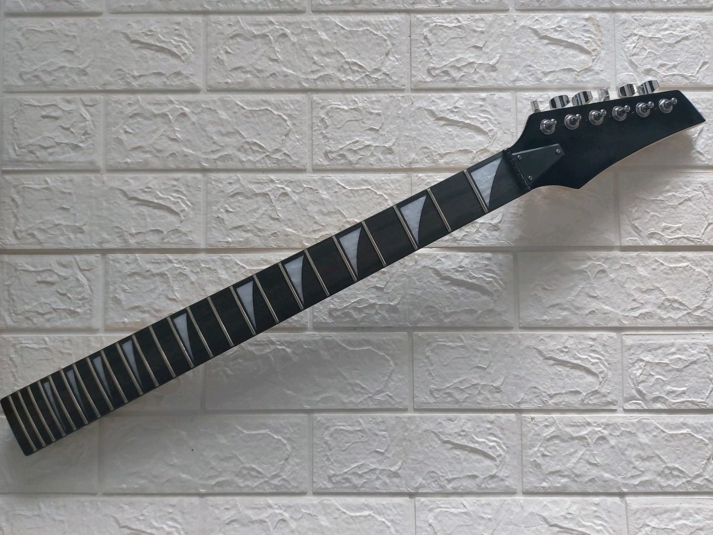 NEW Maple Guitar Neck w/ Rosewood Fretboard 24 Frets Shark Fin Markers & Tuners