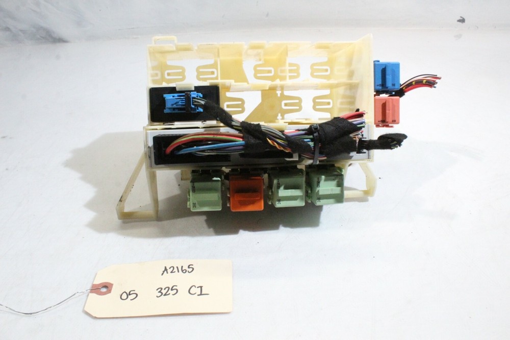 2005 BMW 325Ci FUSE JUNCTION BOX ASSEMBLY A2165