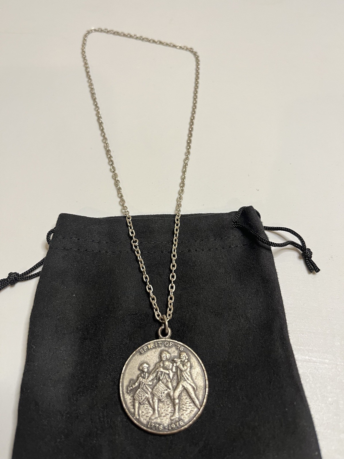 Vintage Bicentennial Spirit of ‘76 Coin Pendant Necklace Great Seal of US