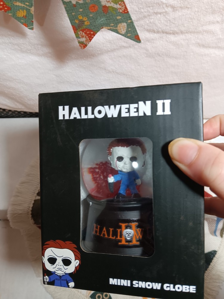 🔥Halloween II Horror Mini Snow Globe BNWT🔥