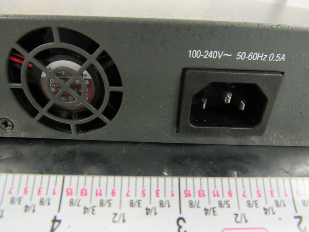 SMC 5208DS EZ STACK 10/100 NETWORK HUB ***NNB***