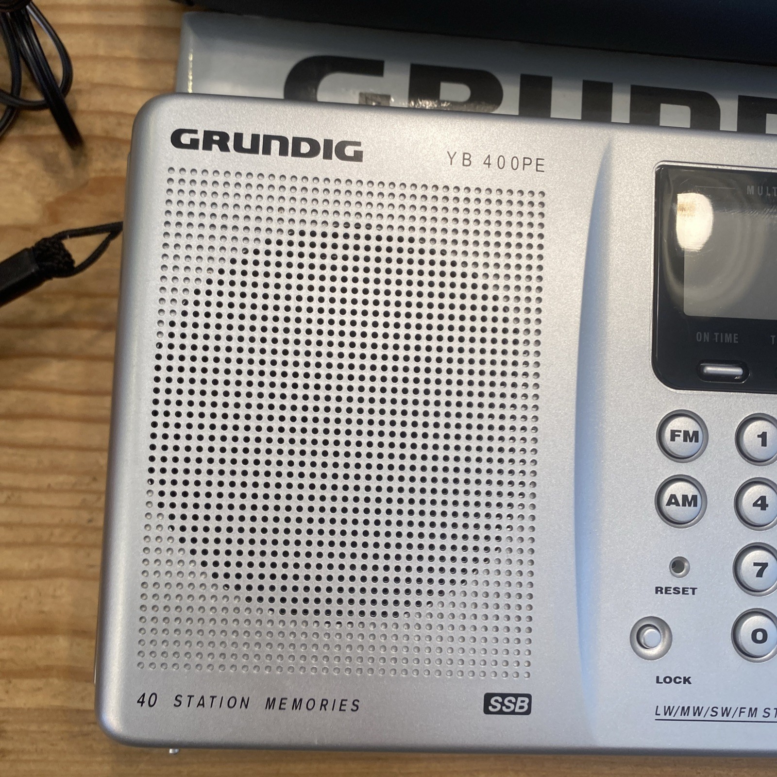 Grundig YB 400 PE World Receiver Radio w Box Case Manual AC Adapter Works