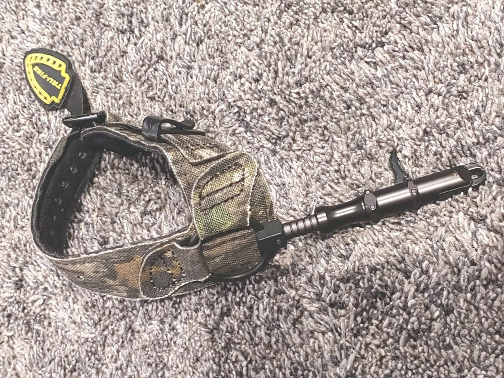 Hoyt Vector 32 RH Compound Bow Package 28in 60lbs.