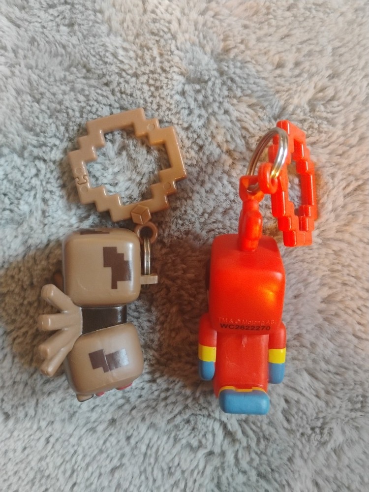 2 Minecraft Series Backpack Hanger Clips Parrot & Spider