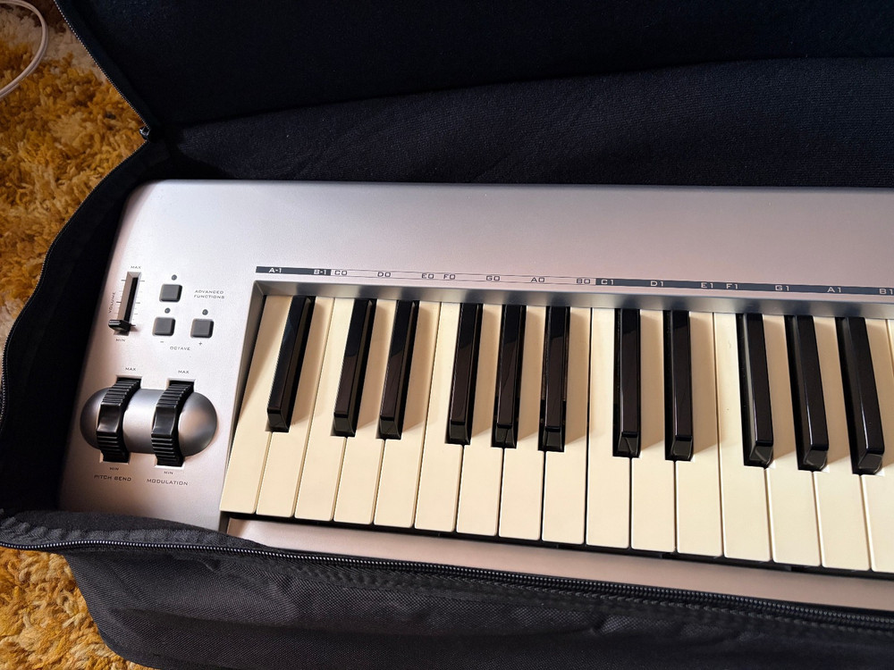 M Audio Keystation 88es MIDI USB keyboard controller