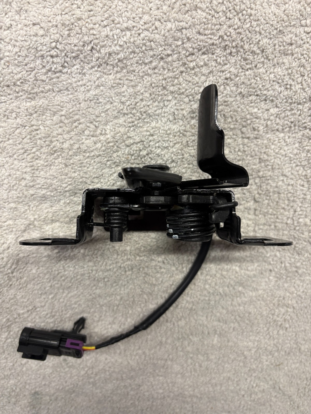 GM OE Hood Latch 2015-2018 Cadillac Escalade Chevrolet Suburban Tahoe 85574818