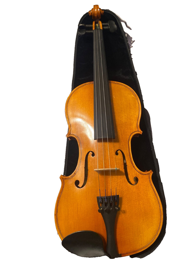 4/4 Violin Slightly used With case tunner strings bow 2X rosin string protector+