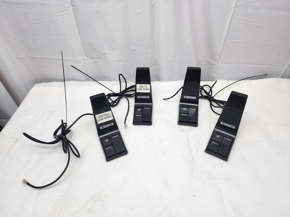 LOT OF 4 VEGA DESKTOP SPEAKER MICS - USED